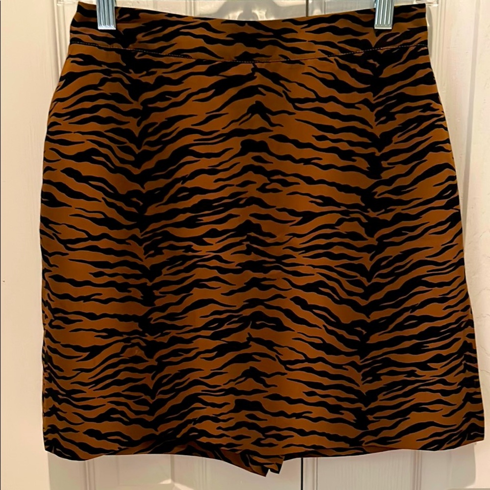 NWOT- Tiger Brown and Black Lightweight Mini Pencil Skort for Night Out
